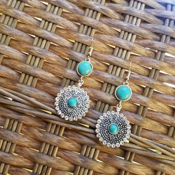 Faux turquoise earrings - Picture 2 of 3